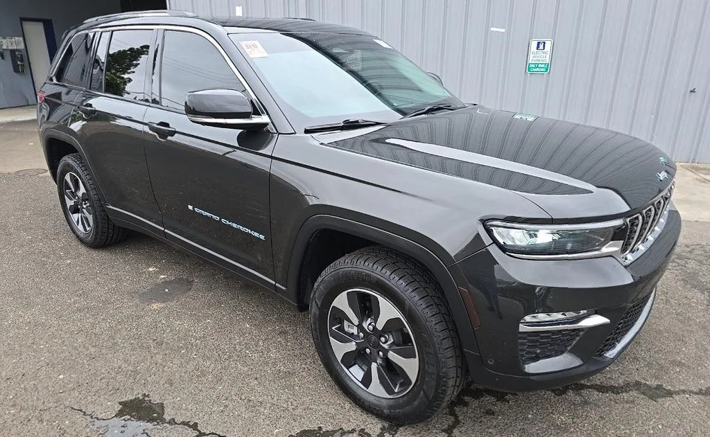 Used 2023 Brown Jeep 4xe image 3
