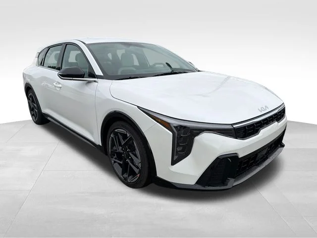 2026 Kia K4 GT-Line AT Hatchback's photo