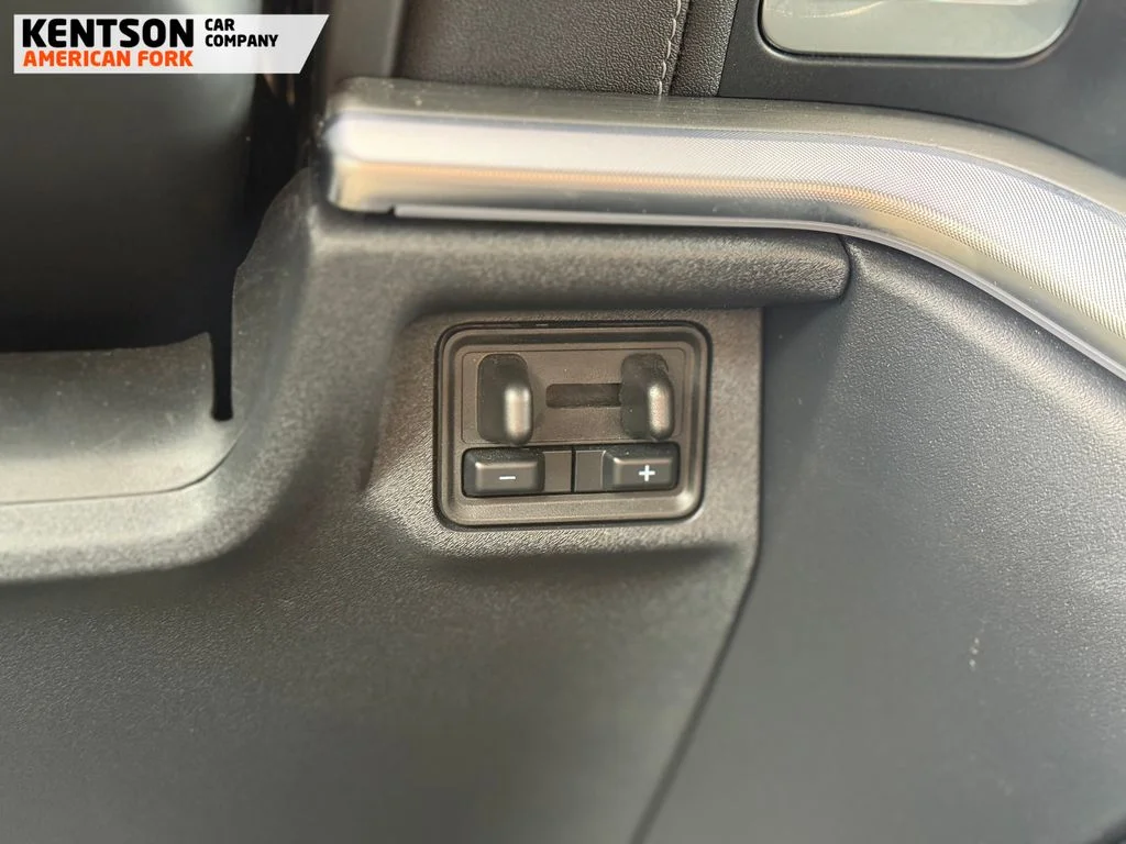 Used 2025 Silver Ford Platinum image 31
