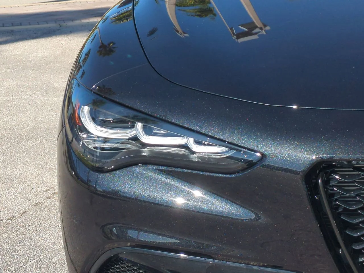 New 2025 Vulcano Black Metallic Exterior Paint Alfa Romeo  image 9