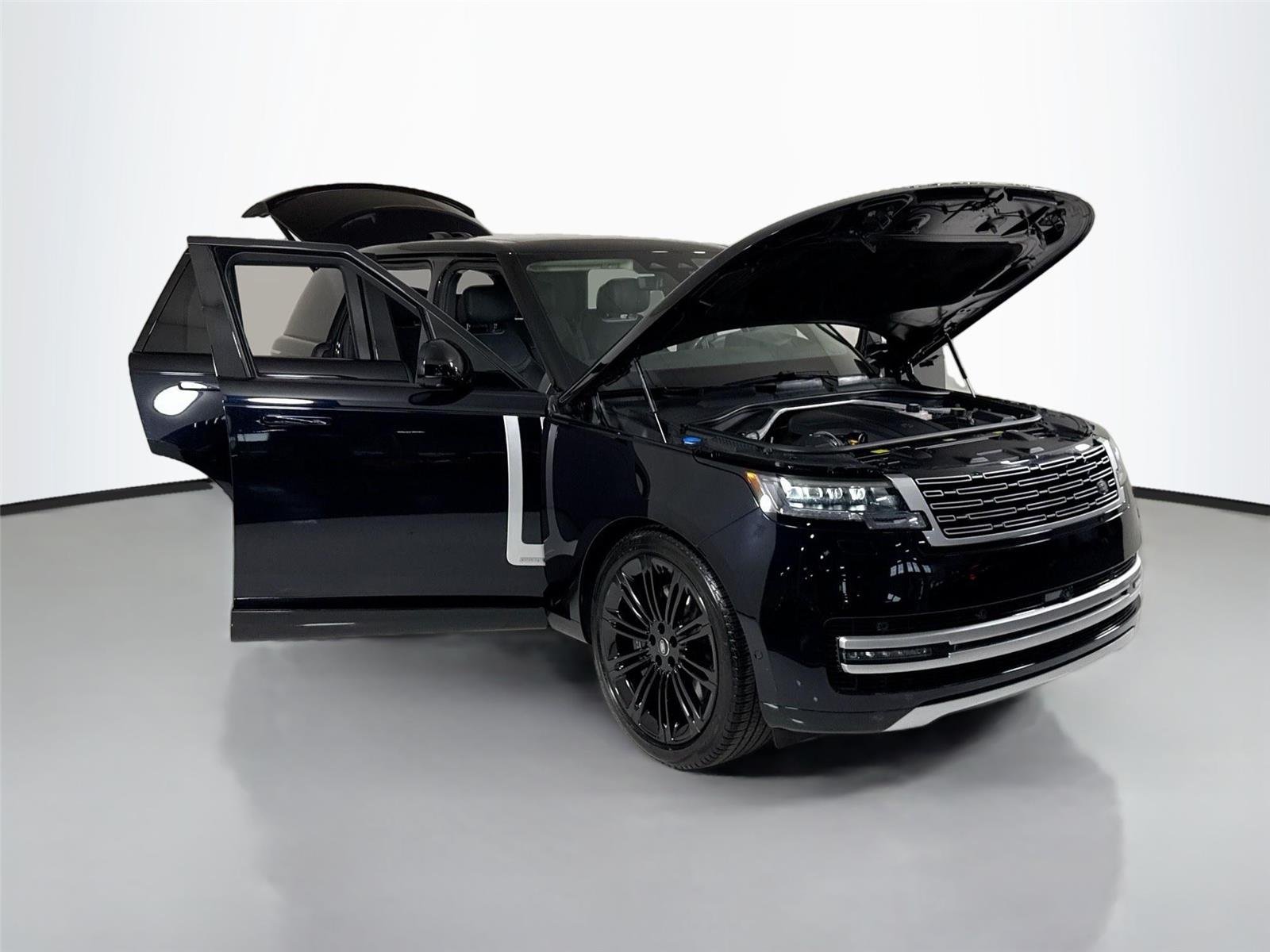 Used 2024 Ligurian Black SV Bespoke Ultra Metallic Gloss Land Rover Autobiography | Meridian 3D Sound | Rear TVs image 45