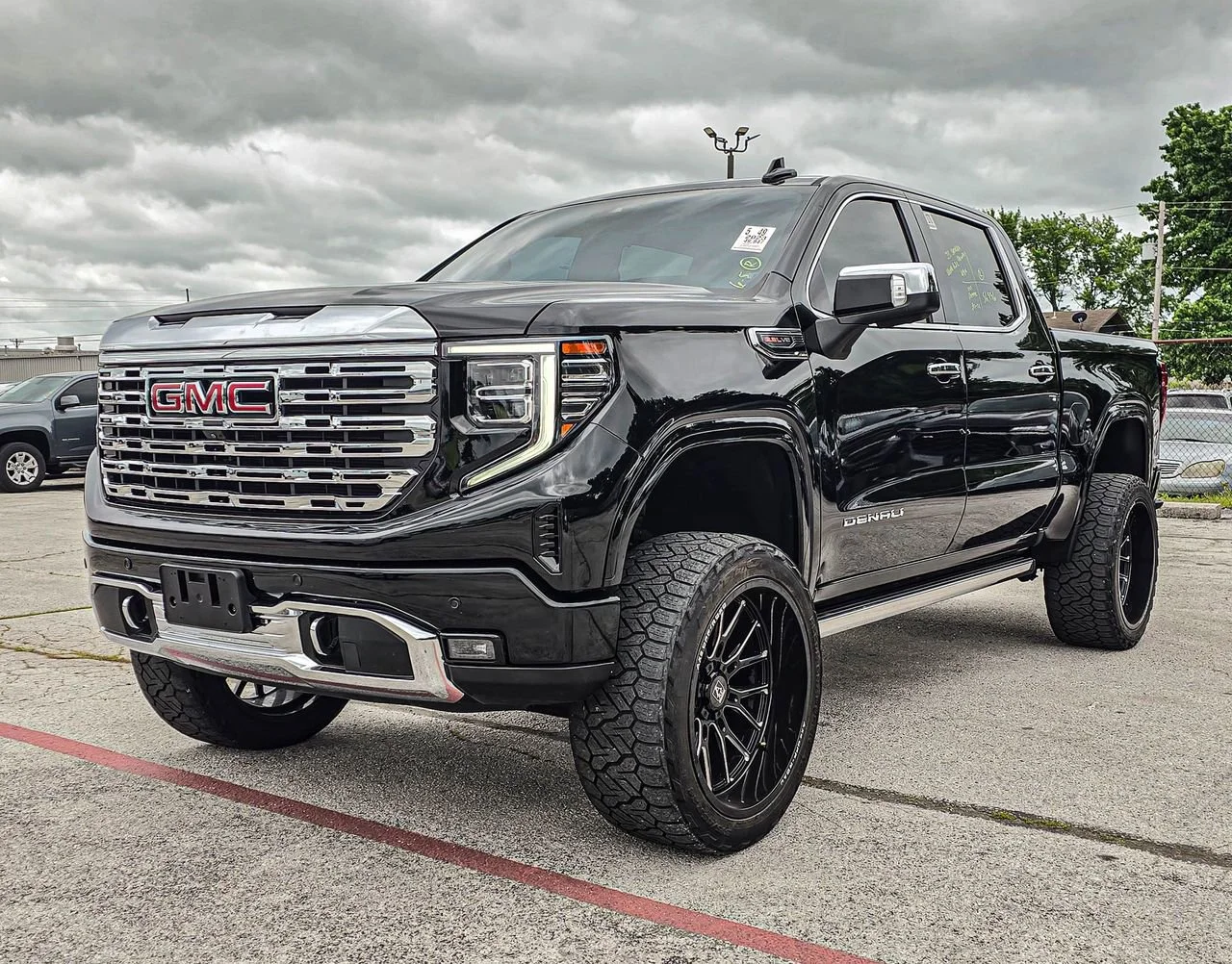 Used 2023 Onyx Black GMC Denali image 2