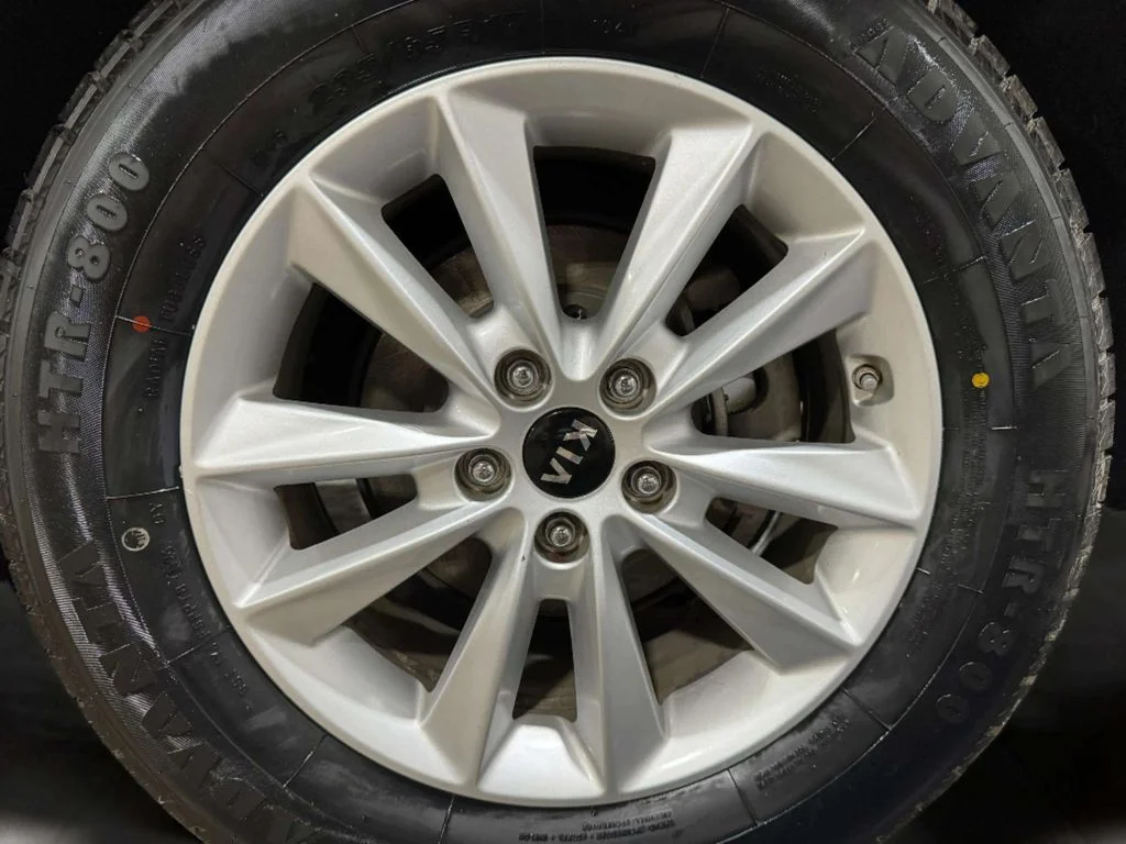 Used 2019 Titanium Silver Kia LX image 34
