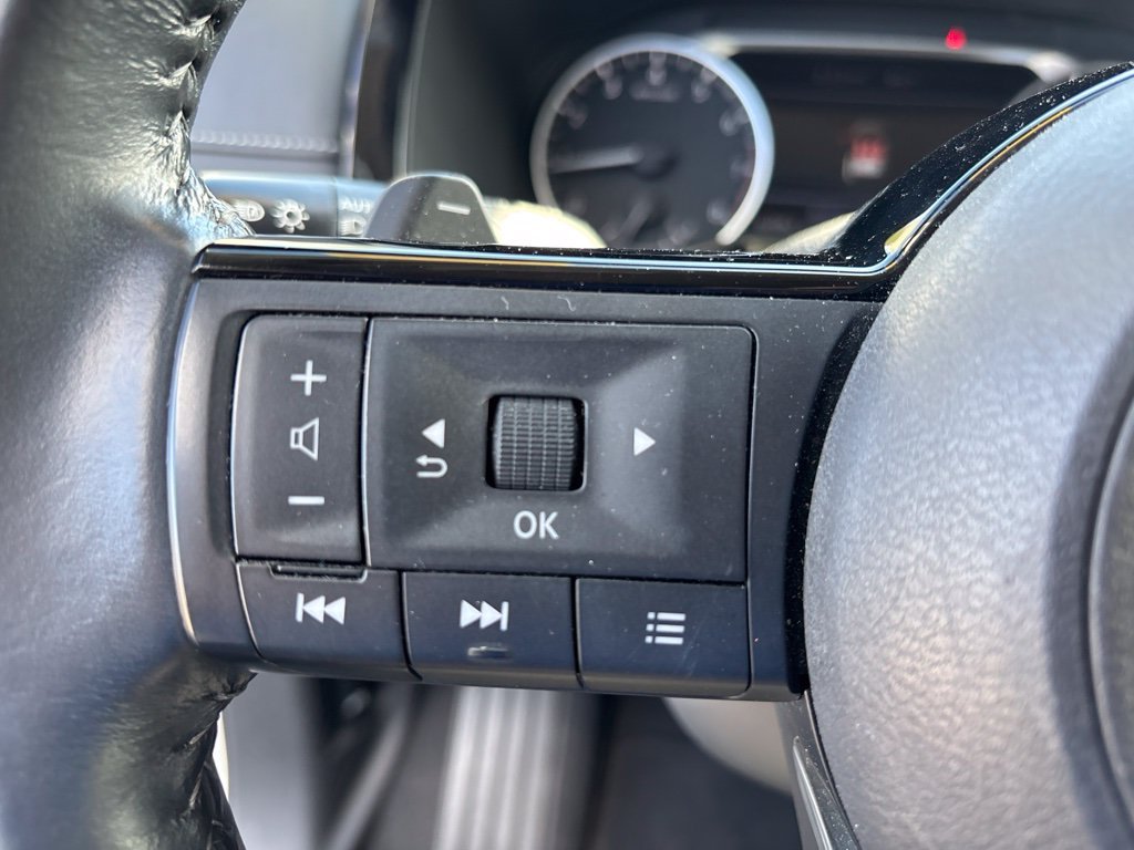 Used 2022 White Nissan SV image 11