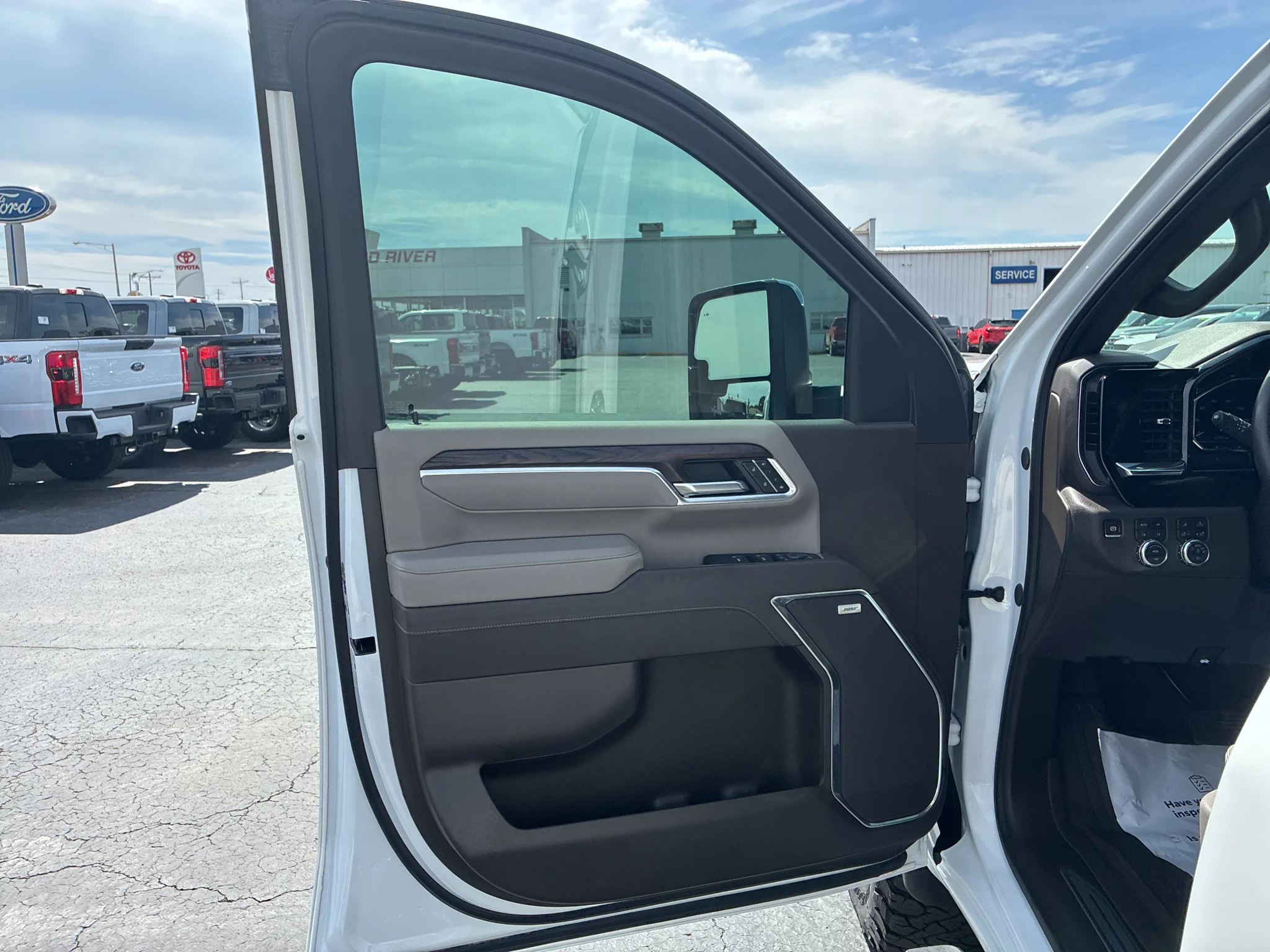 Used 2025 Summit White GMC SLT image 13