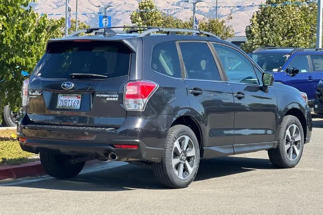 Used 2017 Gray Subaru 2.5i Limited image 4