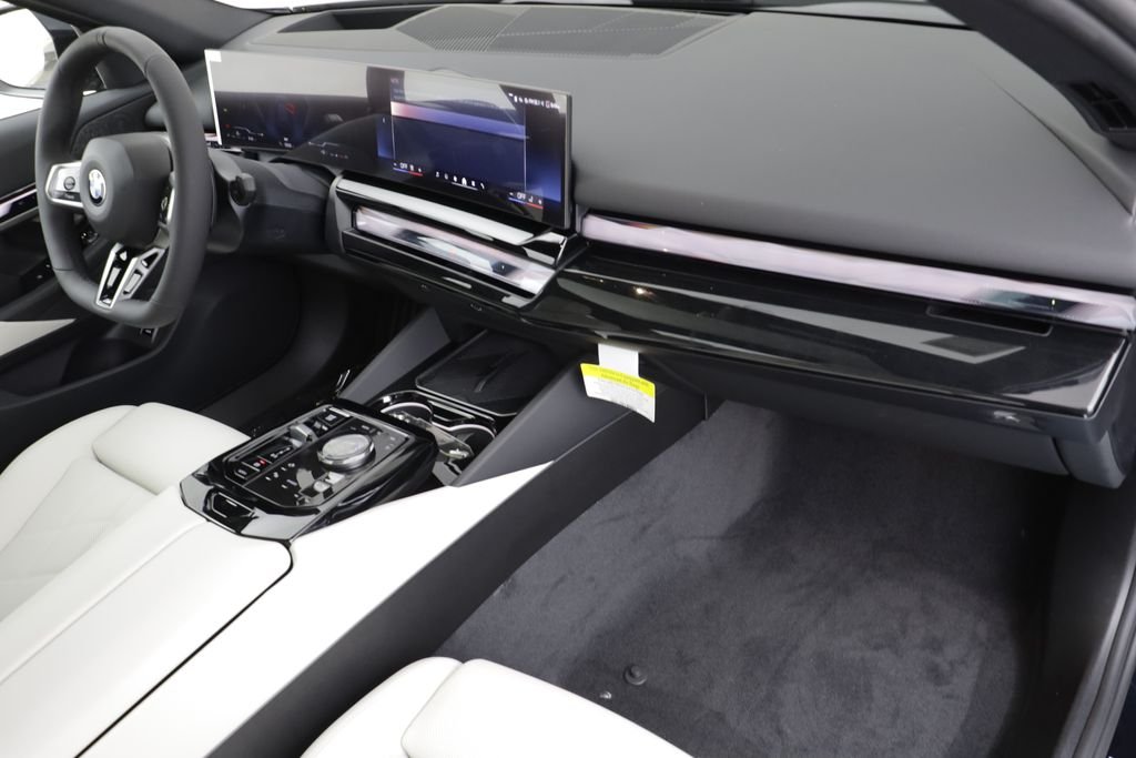 New 2027 Carbon Black Metallic BMW 530i xDrive image 21