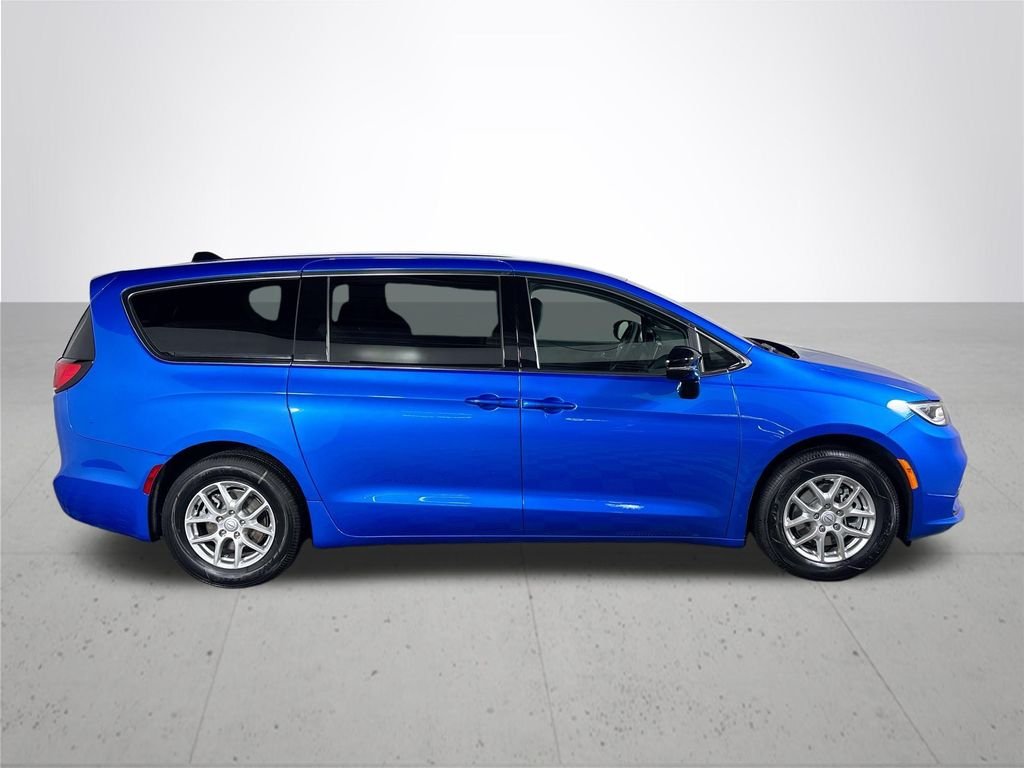 New 2026 Hydro Blue Pearl-Coat Exterior Paint Chrysler  image 5