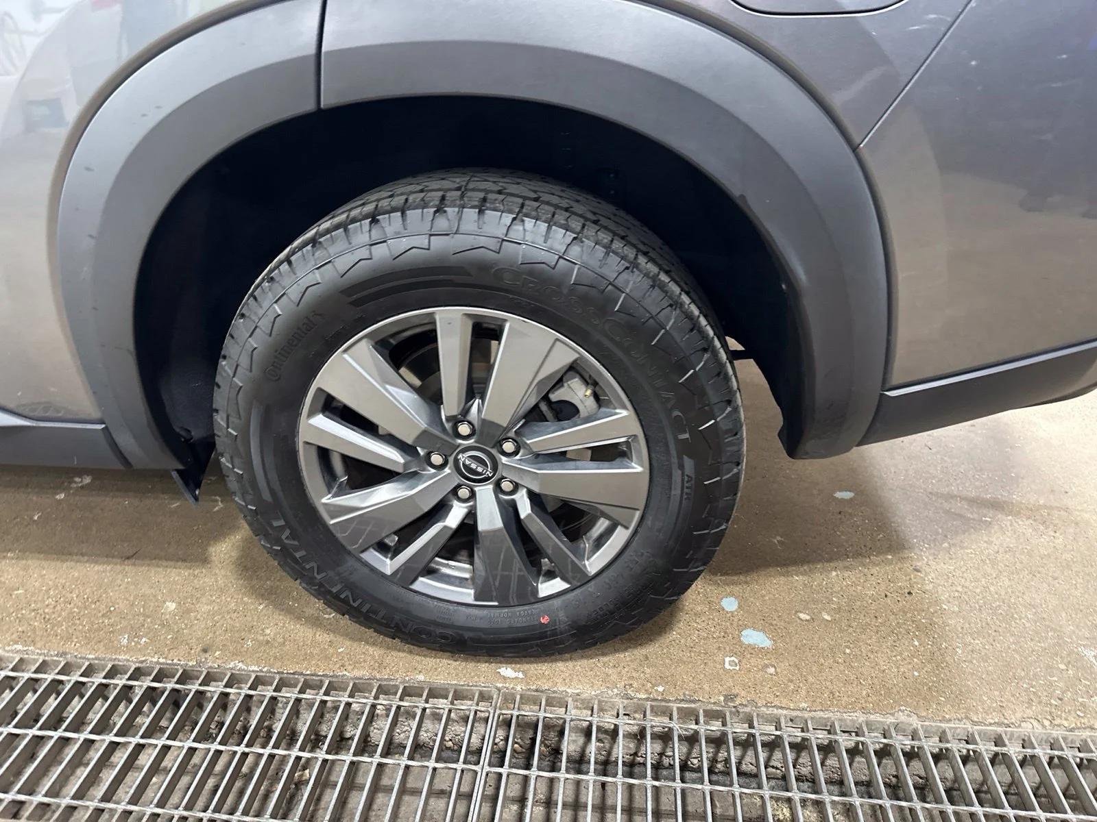 Used 2025 Gray Nissan SV image 7