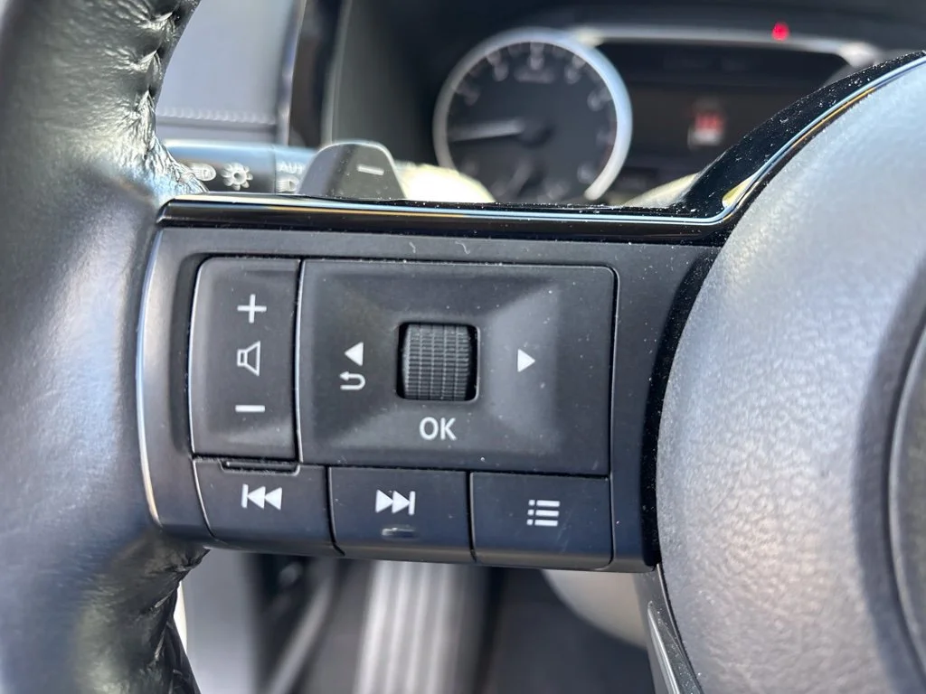 Used 2022 White Nissan SV image 11
