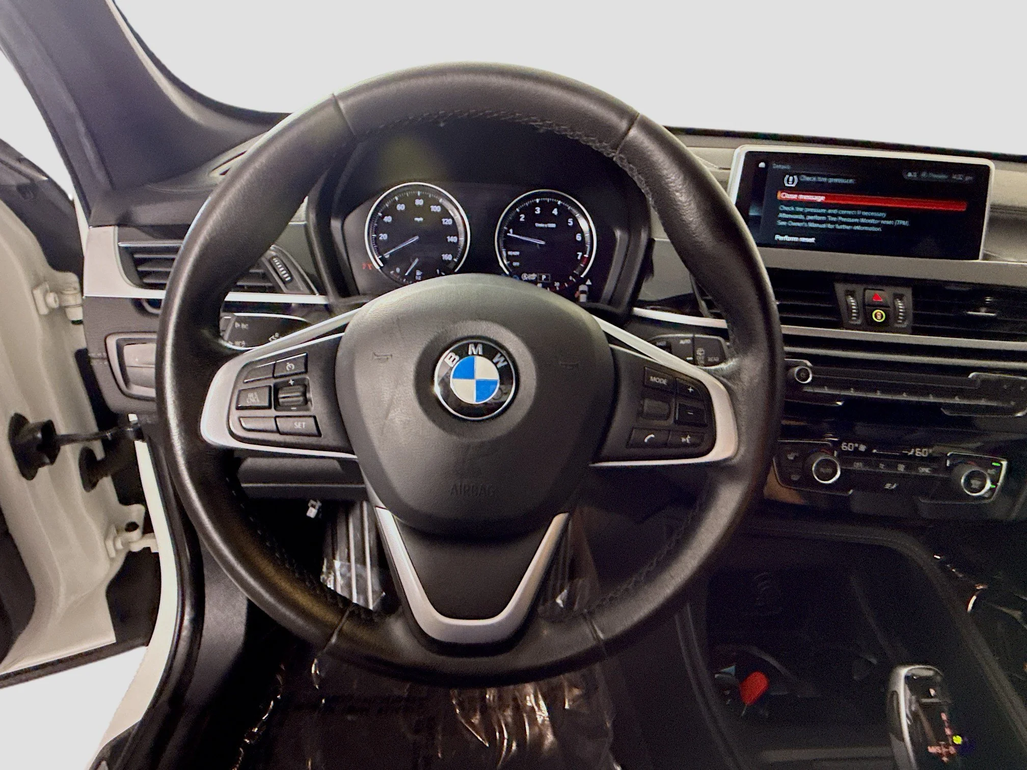 Used 2021 Alpine White BMW sDrive28i image 9