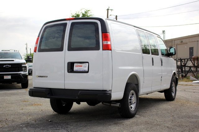 New 2025 Summit White Chevrolet WT image 6