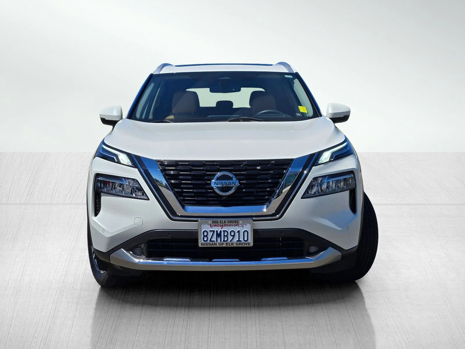 Used 2021 Pearl White Tricoat Nissan Platinum image 2