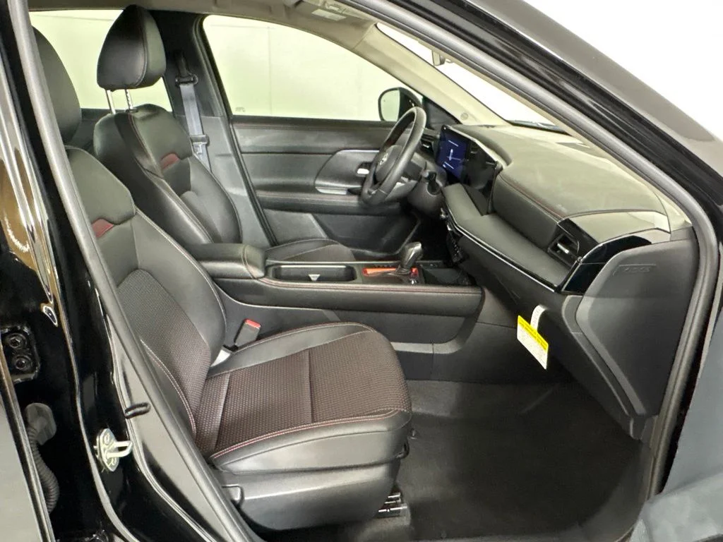 Used 2025 Black Nissan SR image 16