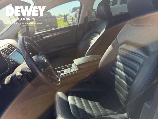 Used 2018 Shadow Black Ford SE image 16