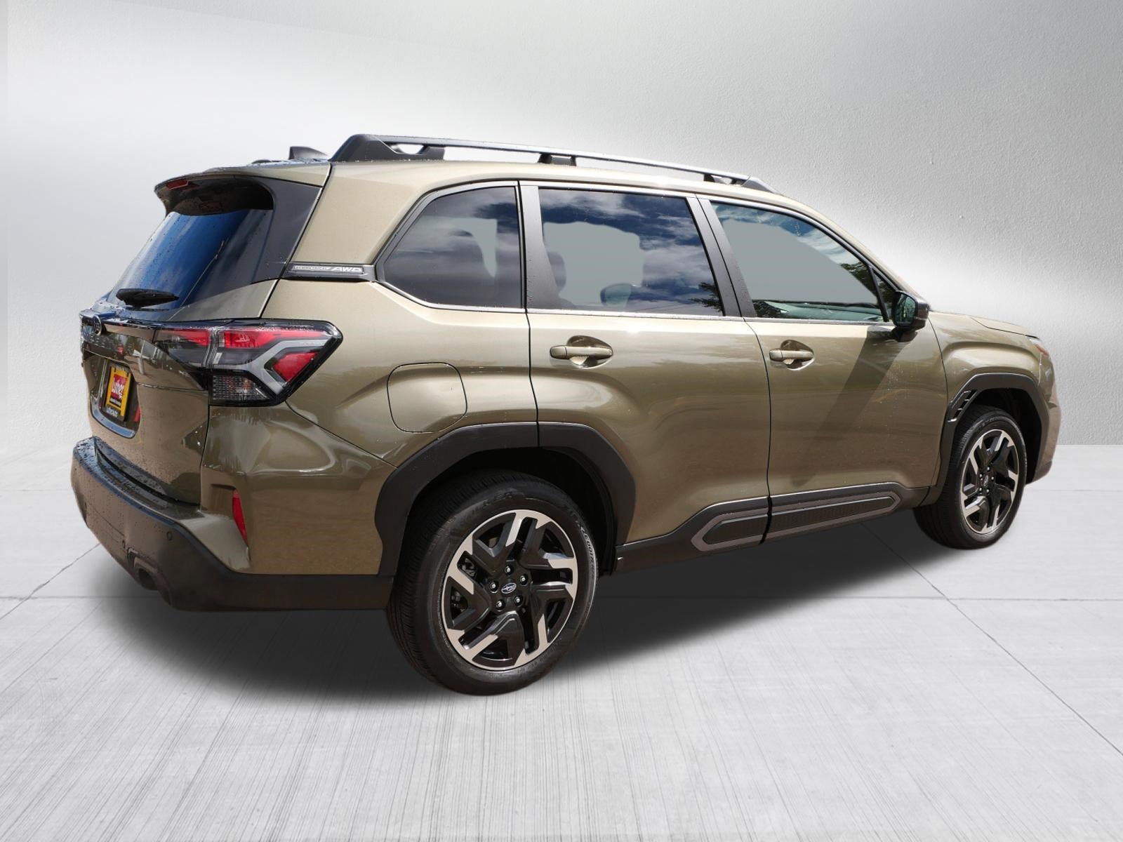 Used 2025 Autumn Green Metallic Subaru Limited image 7