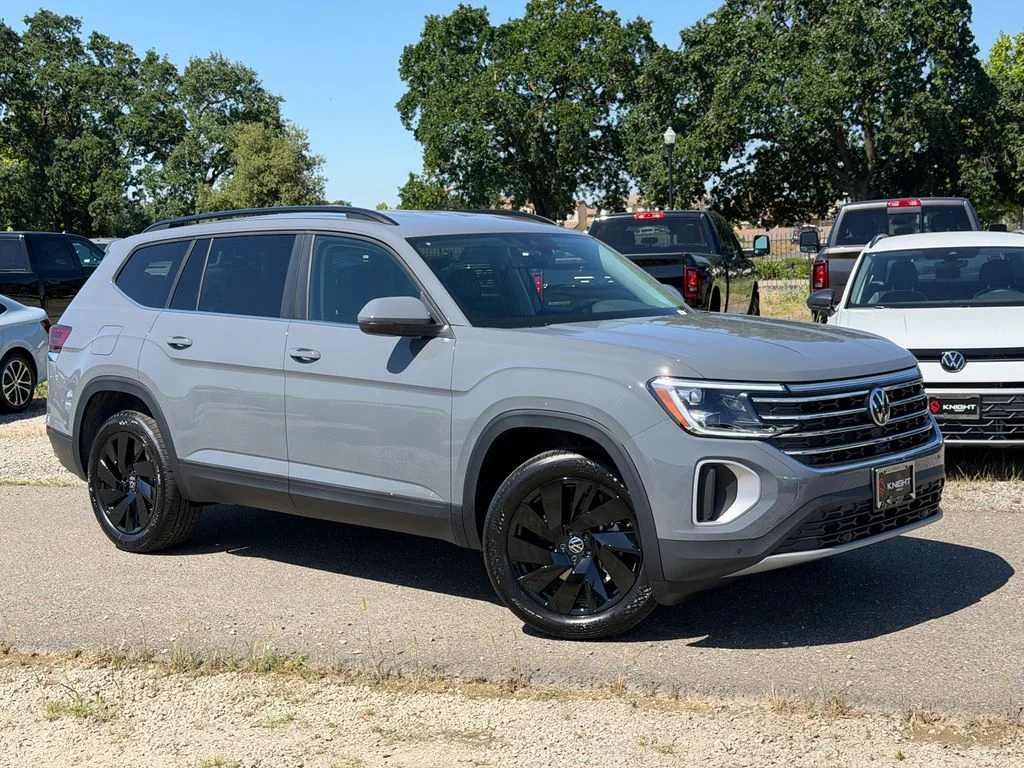New 2026 Pure Gray Volkswagen 2.0T SE w/Technology image 3