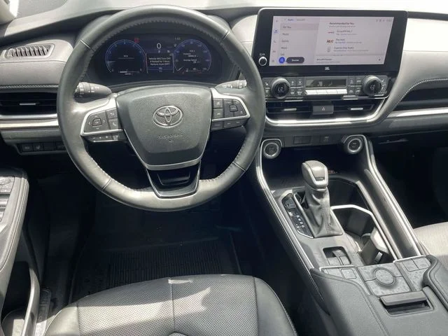 Used 2024 Cream Toyota Limited image 4