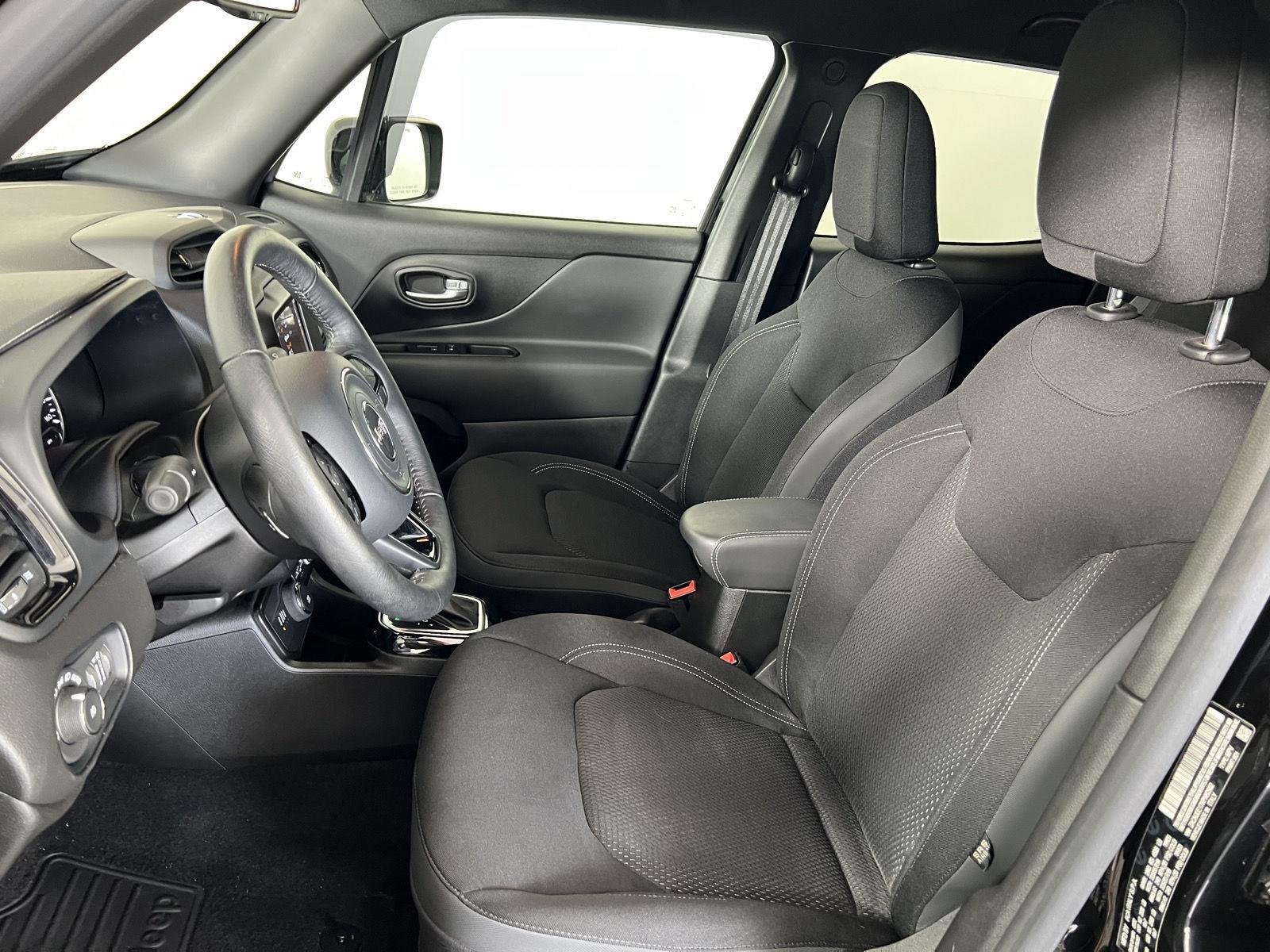 Used 2022 Black Clearcoat Jeep Altitude image 11