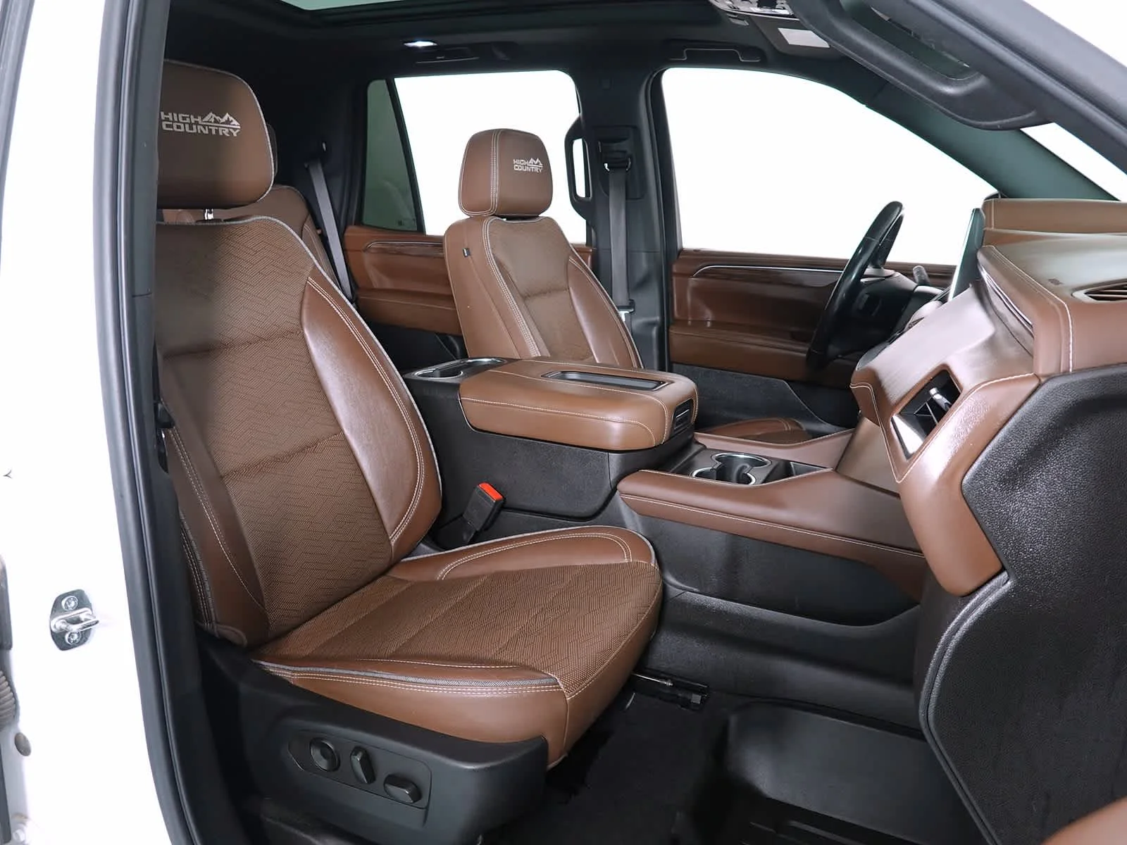 Used 2022 Summit White Chevrolet High Country image 18