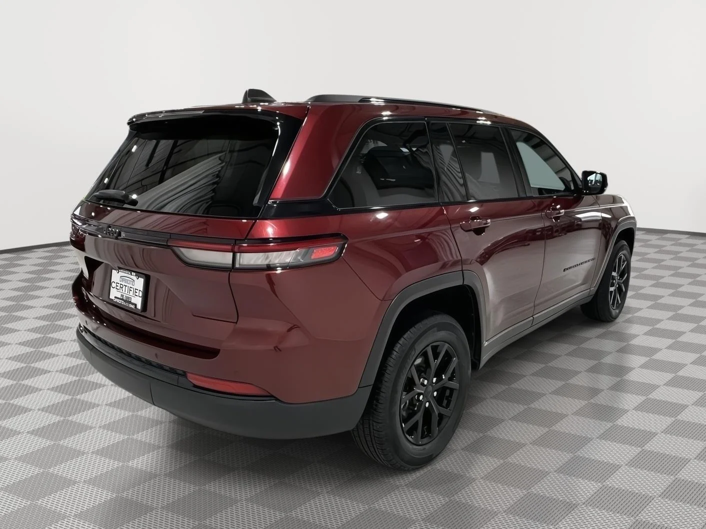 Used 2025 Velvet Red Pearlcoat Jeep Altitude image 5