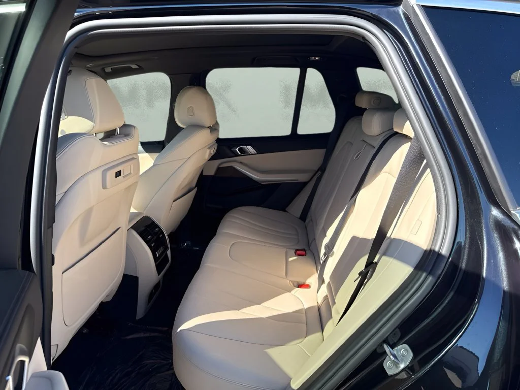 Used 2021 Black BMW sDrive40i image 14