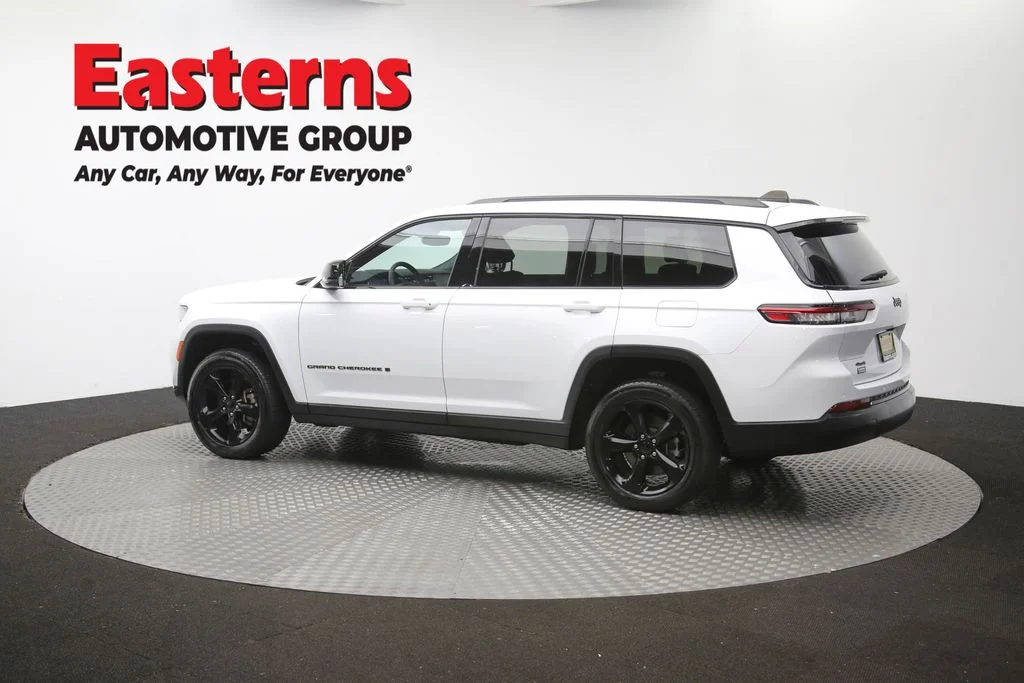 Used 2023 White Jeep Altitude image 64