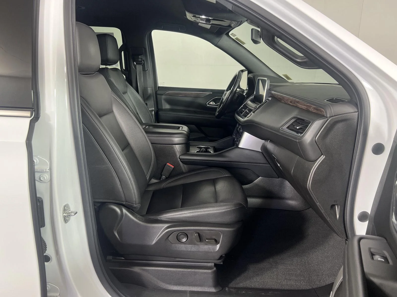 Used 2022 Summit White Chevrolet LT image 7