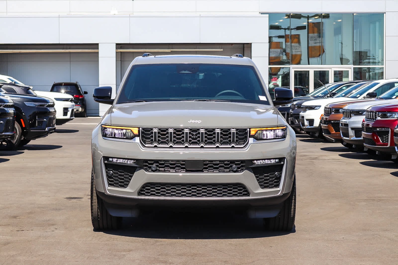 New 2027 Sting-Gray Clear-Coat Paint Jeep Limited image 2