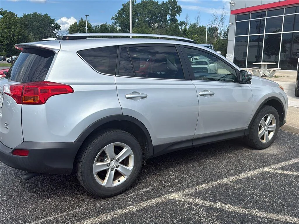 Used 2014 Classic Silver Metallic Toyota XLE image 2