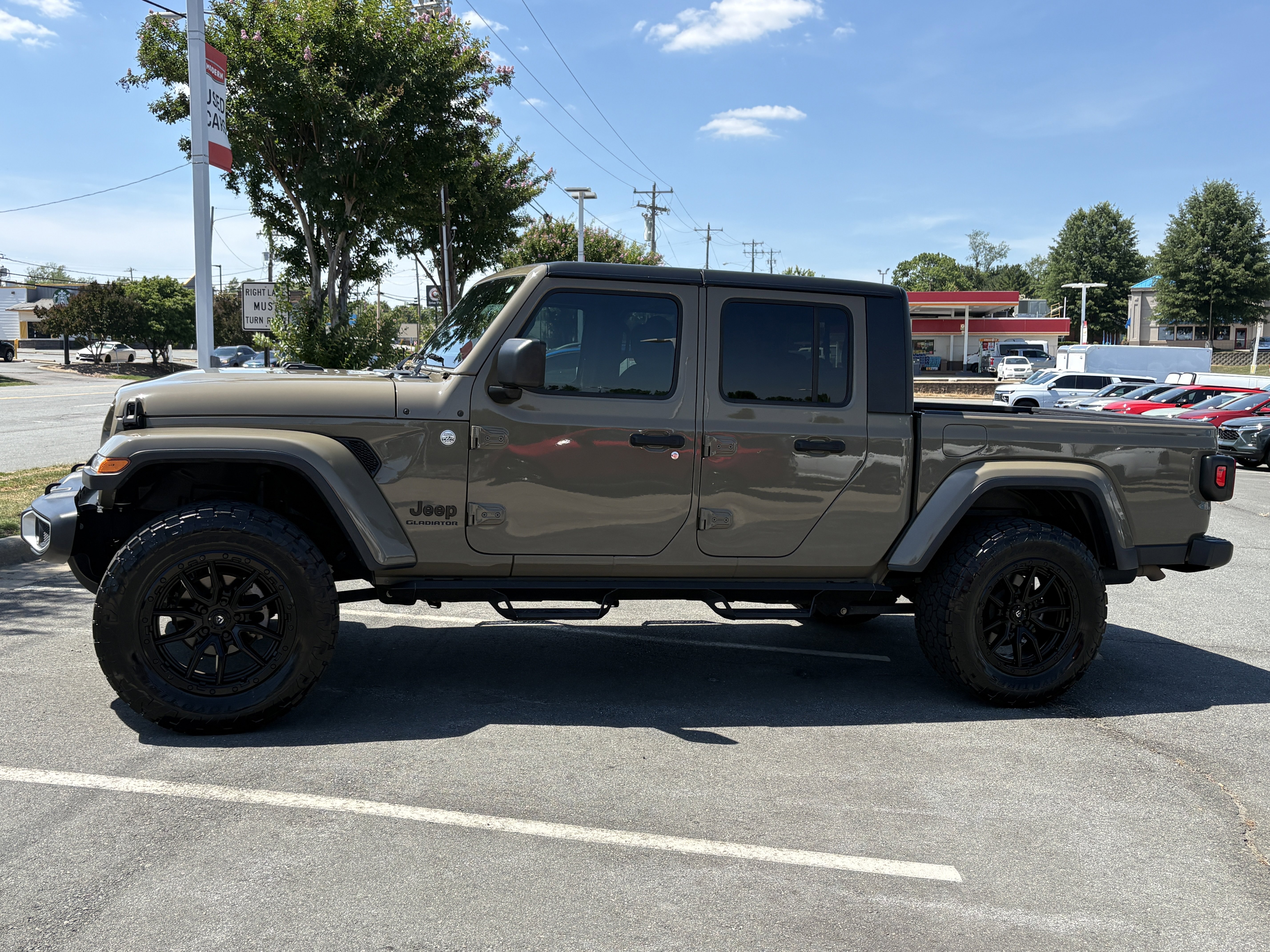 2020 Jeep Gladiator Sport S's photo