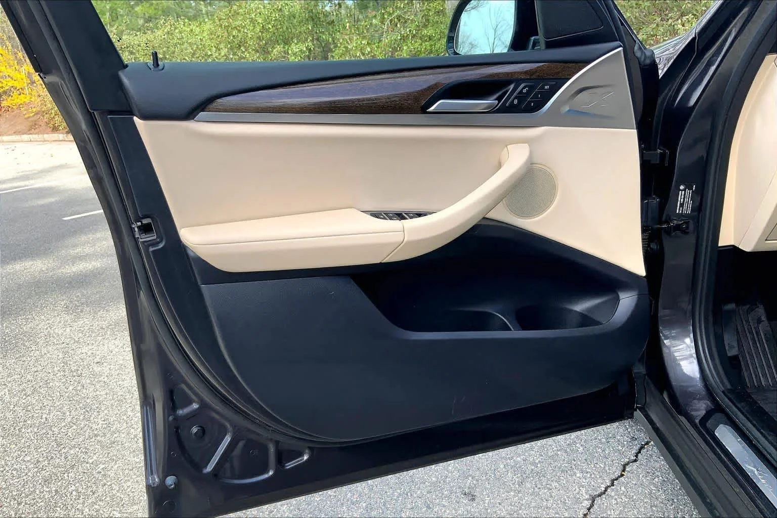 Used 2019 Dark Graphite Metallic BMW xDrive30i image 21