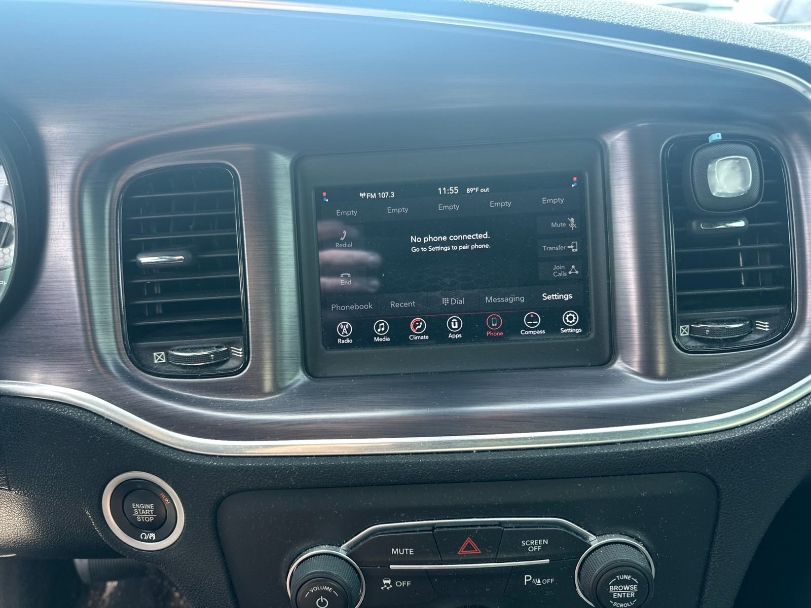 Used 2018 White Dodge SXT image 7