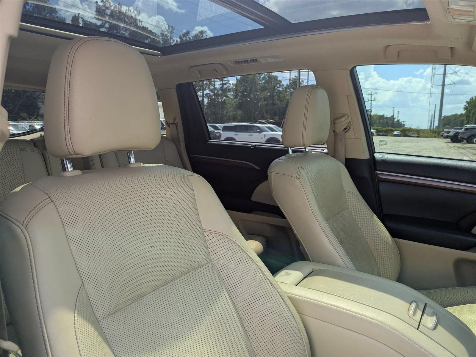 Used 2018 Blizzard Pearl Toyota Limited image 35