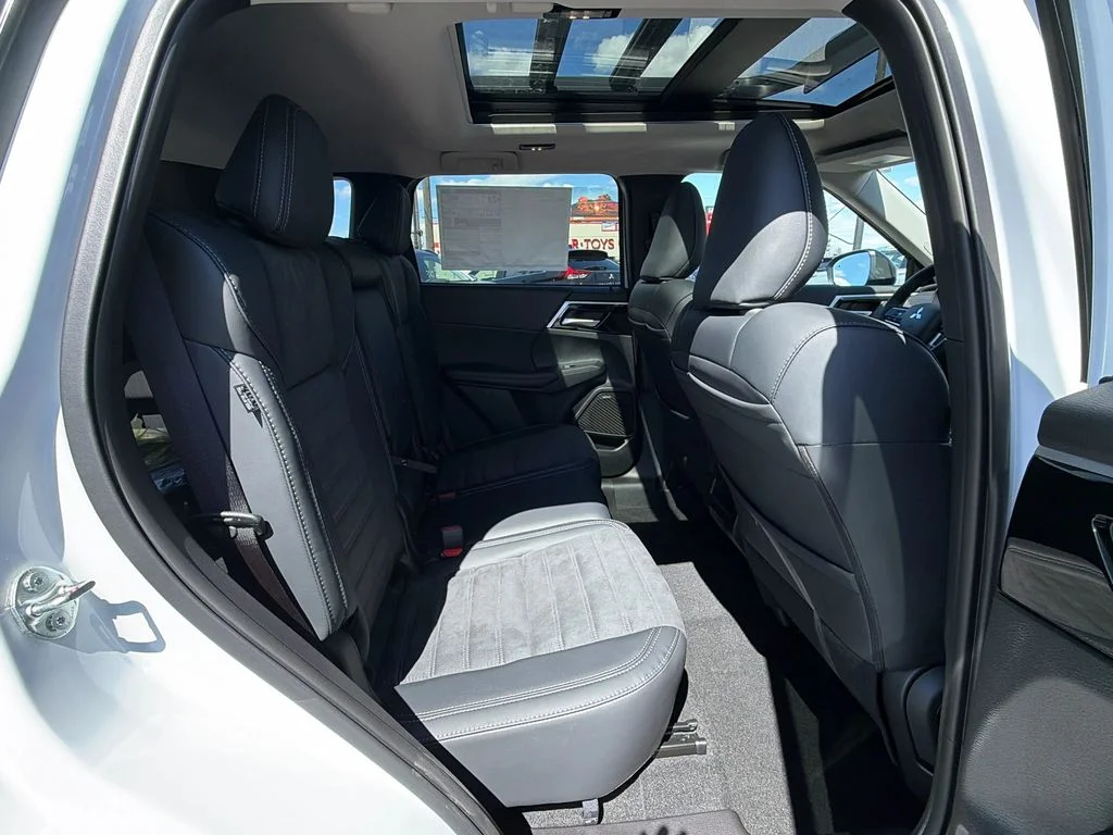 New 2026 White Diamond Mitsubishi TRAIL EDITION AWD image 25