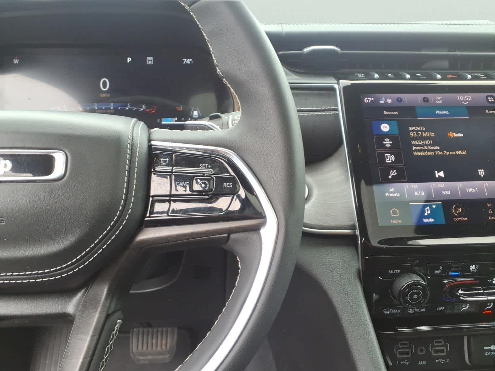 Used 2023 Diamond Black Crystal Pearlcoat Jeep Overland image 28