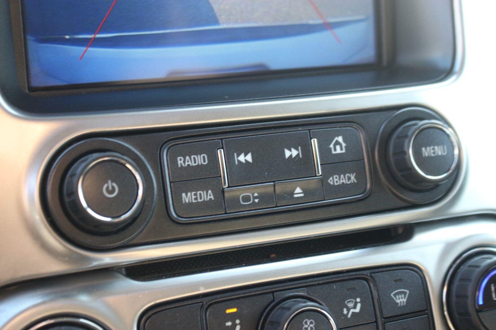Used 2016 IRIDESCENT PEARL TRICOAT Chevrolet LTZ image 28