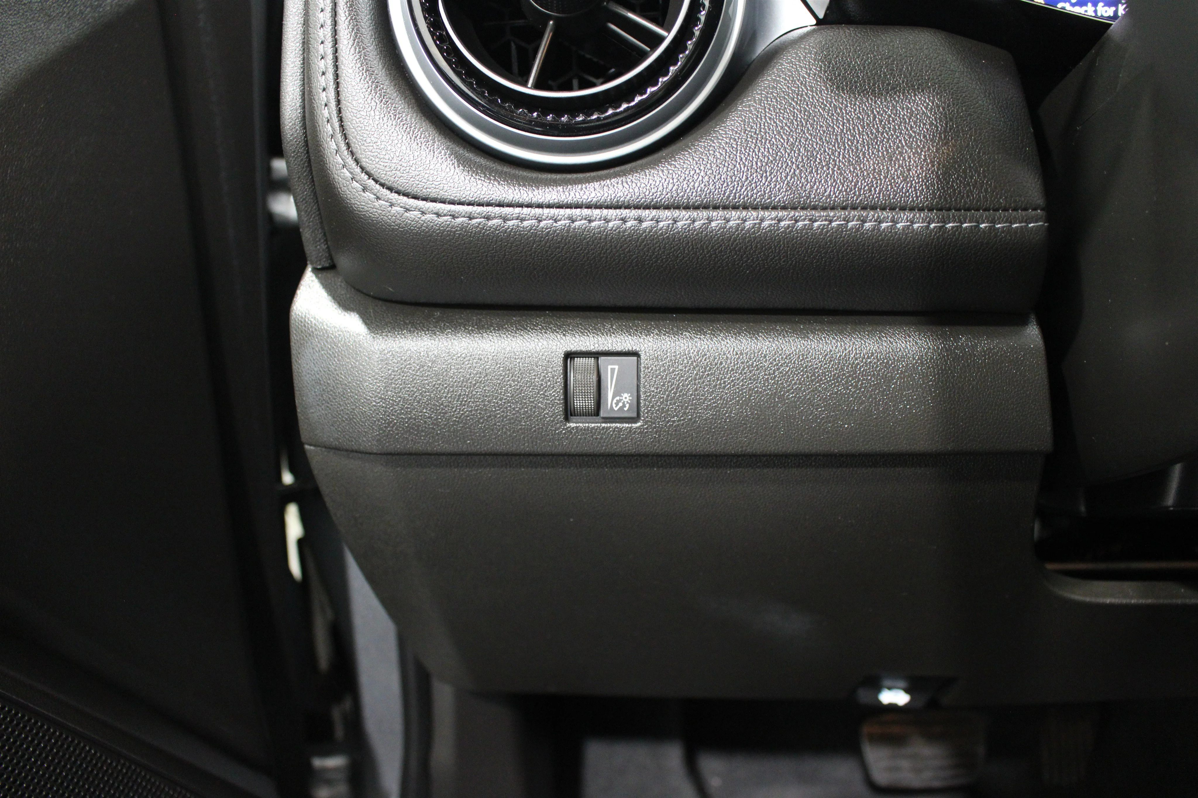 2023 Chevrolet Colorado LT - Photo 9