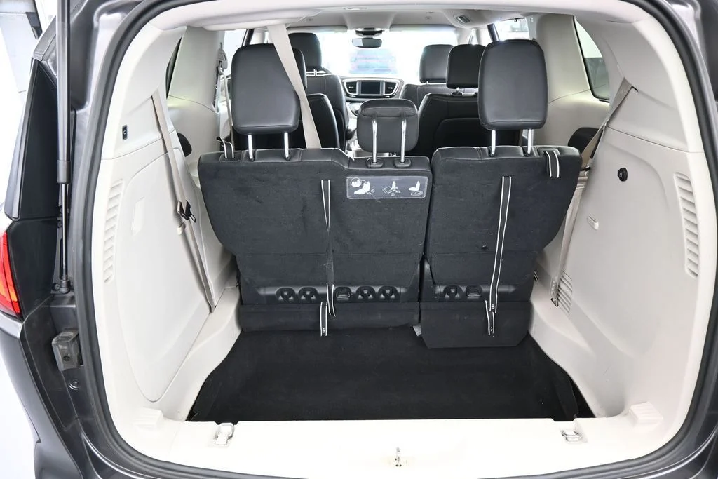 Used 2019 Granite Crystal Metallic Clearcoat Chrysler Touring L image 43
