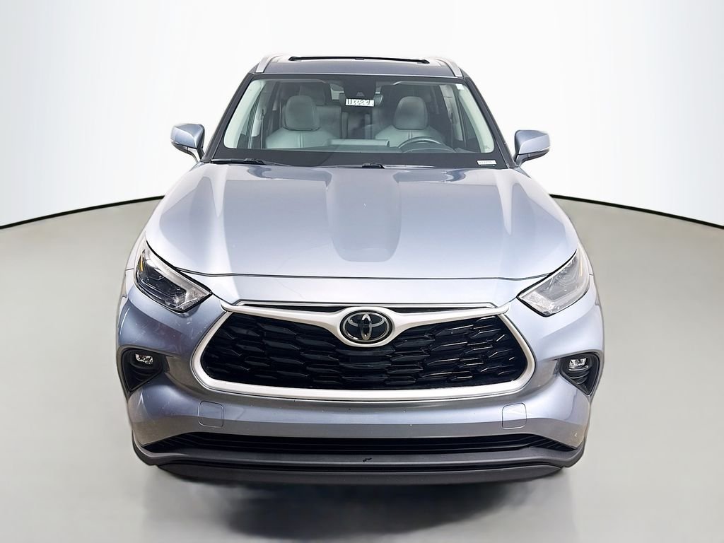 Used 2023 Moon Dust Toyota XLE image 2