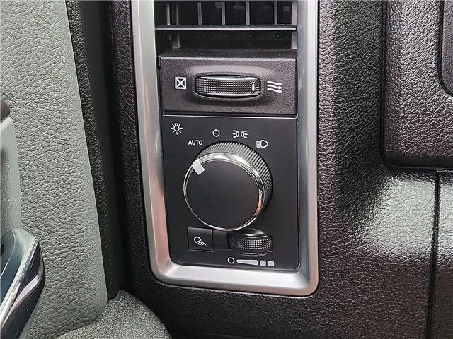 Used 2022 Billet Silver Metallic Clearcoat RAM SLT 4x4 Crew Cab 5.6 ft. box 140 in. WB image 15