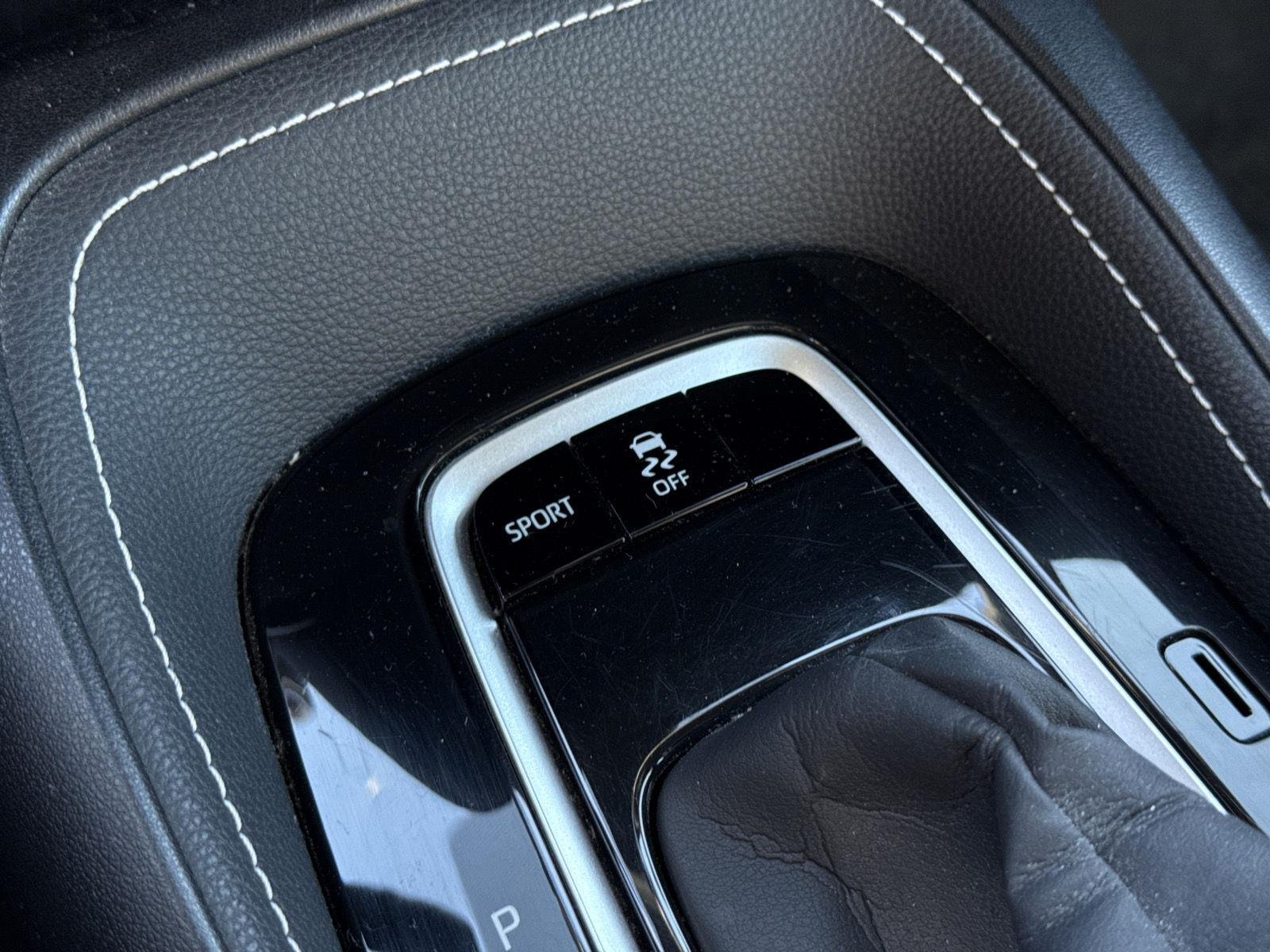 Used 2019 Classic Silver Metallic Toyota SE image 18
