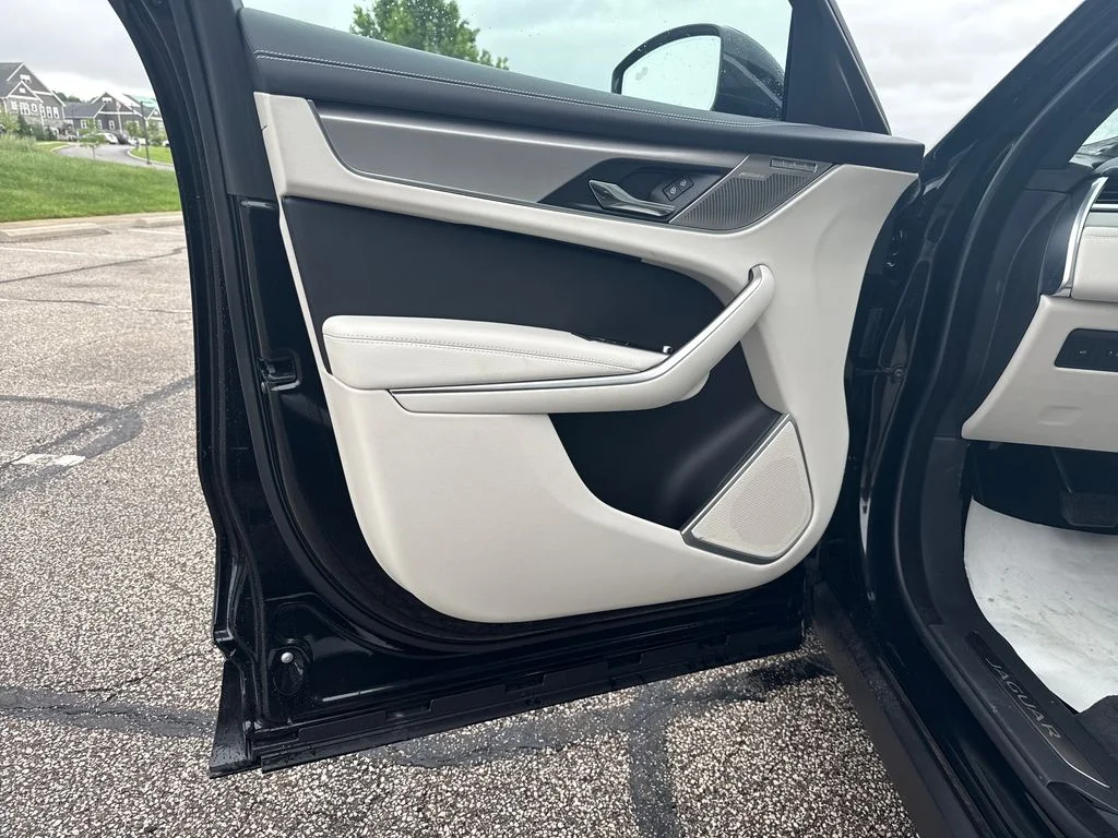 2026 Jaguar F-Pace R-Dynamic S - Photo 10
