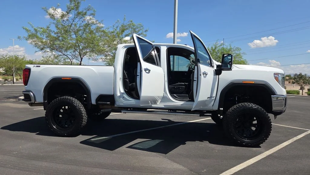 Used 2023 White GMC SLT image 8