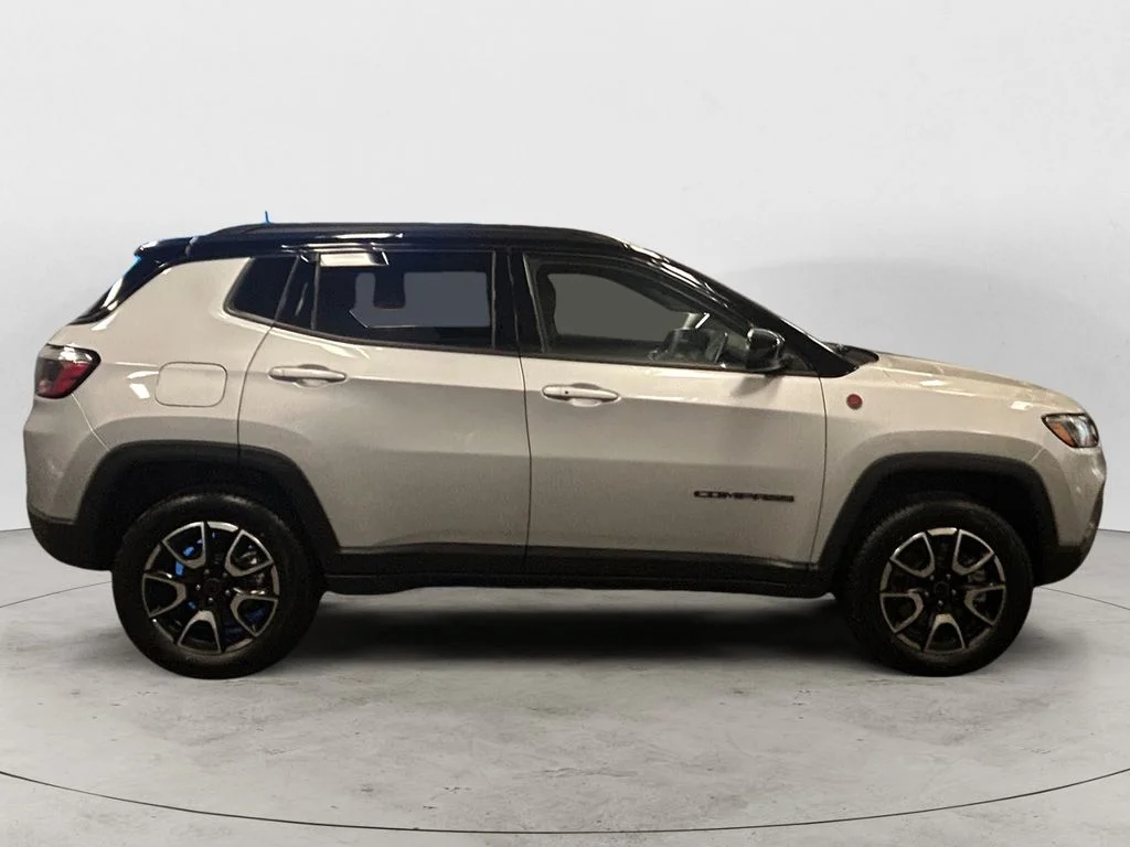 Used 2025 Silver Zynith Jeep Trailhawk image 6