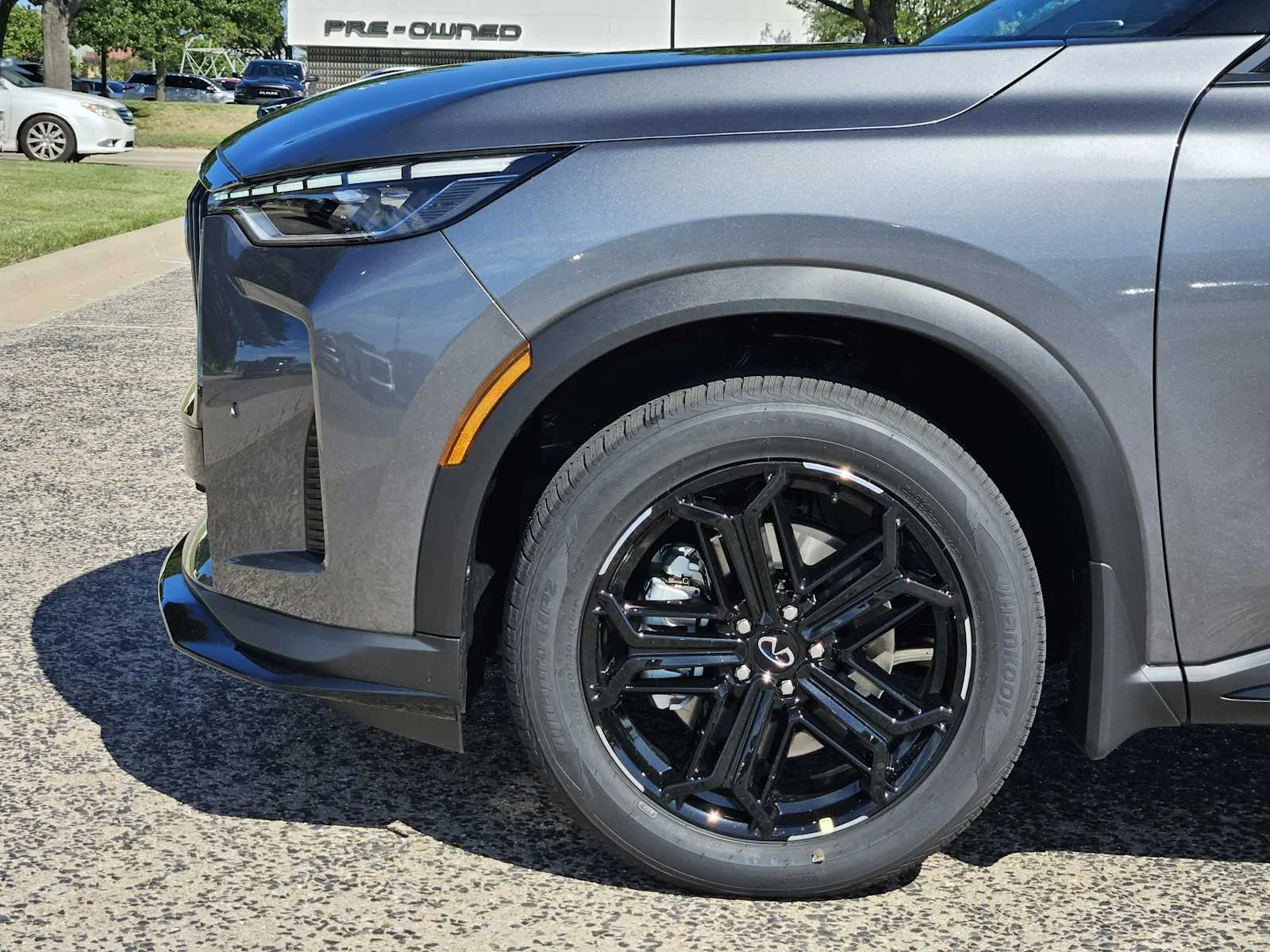 New 2027 2T GRPT SHDW INFINITI Sport AWD image 5