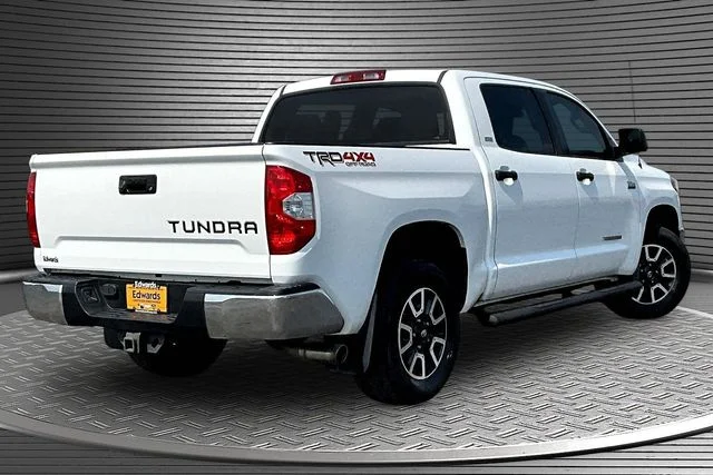 Used 2018 White Toyota SR5 image 6