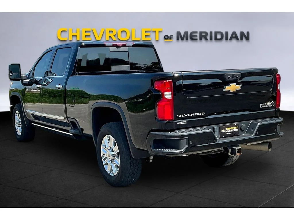 Used 2024 Black Chevrolet High Country image 2