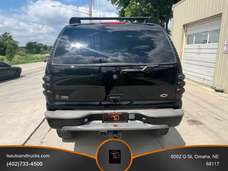 Used 2001 Black Chevrolet Sport Utility 4D image 6
