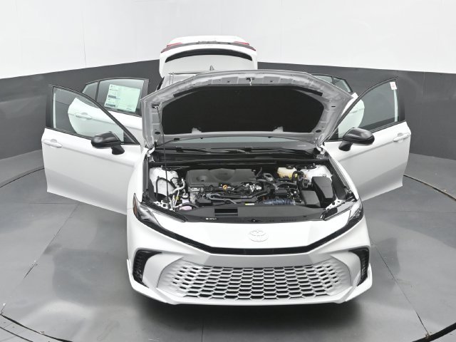 New 2026 Wind Chill Pearl/Black Toyota XSE image 33
